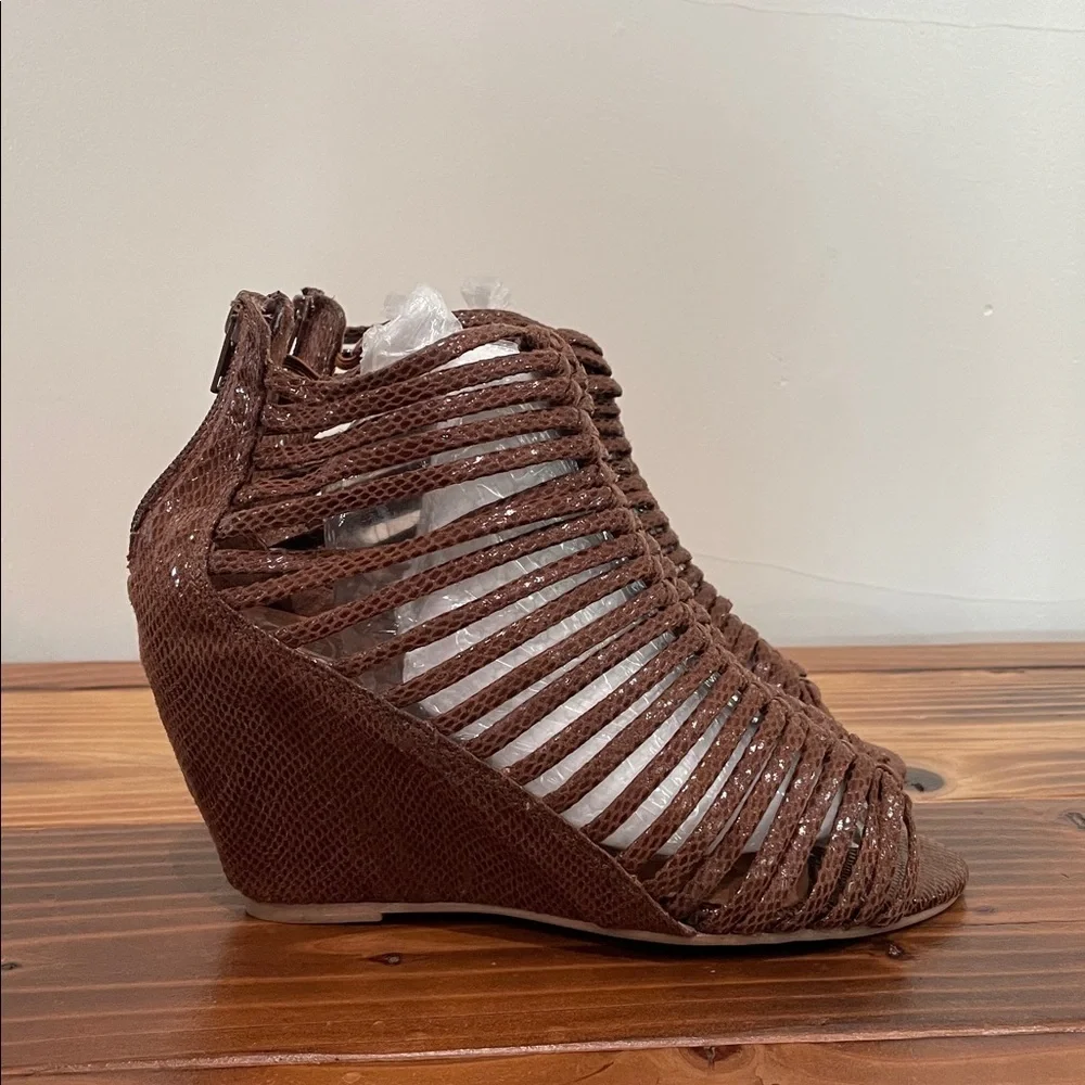 Ibiza Jeffrey Campbell Strappy Wedge Sandals Size 7.5 Gladiator Stretchy Sandal